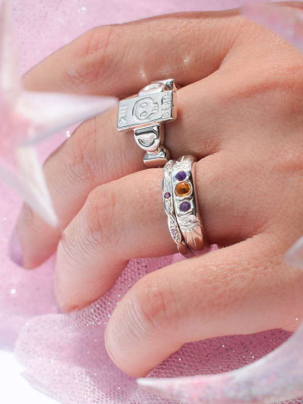 Multi-stone ring with two eyes