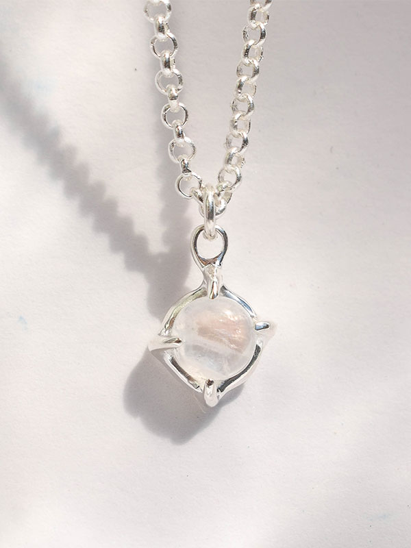 Simple necklace with moonstone