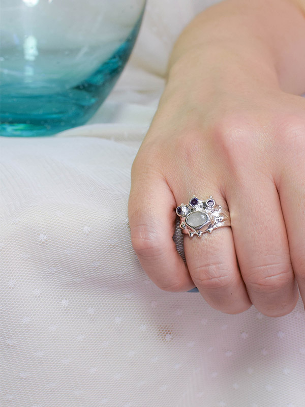 Organic ring with gemstones
